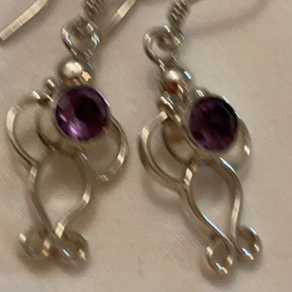 NEW DANGLE DROP NATURAL FACETED PURPLE AMETHYST CENTER STONE WITH CURVY SETTING - Picture 3 of 6